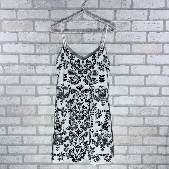 Savanna Jane Dresses & Skirts - Savanna Jane Black and White Embroidered Sleeveless Mini Dress Size M
